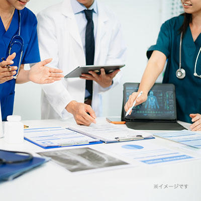 レシピ開発チームは、栄養学・獣医学・農業工学・産業工学・薬理学・化学・生化学など、様々な分野で豊富な経験を持ち、高度な資格を持つ専門家で構成。